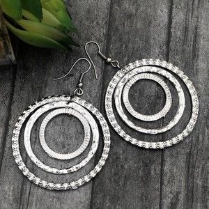 🌼 Triple Open Ring Textured Silver Dangle Earrings